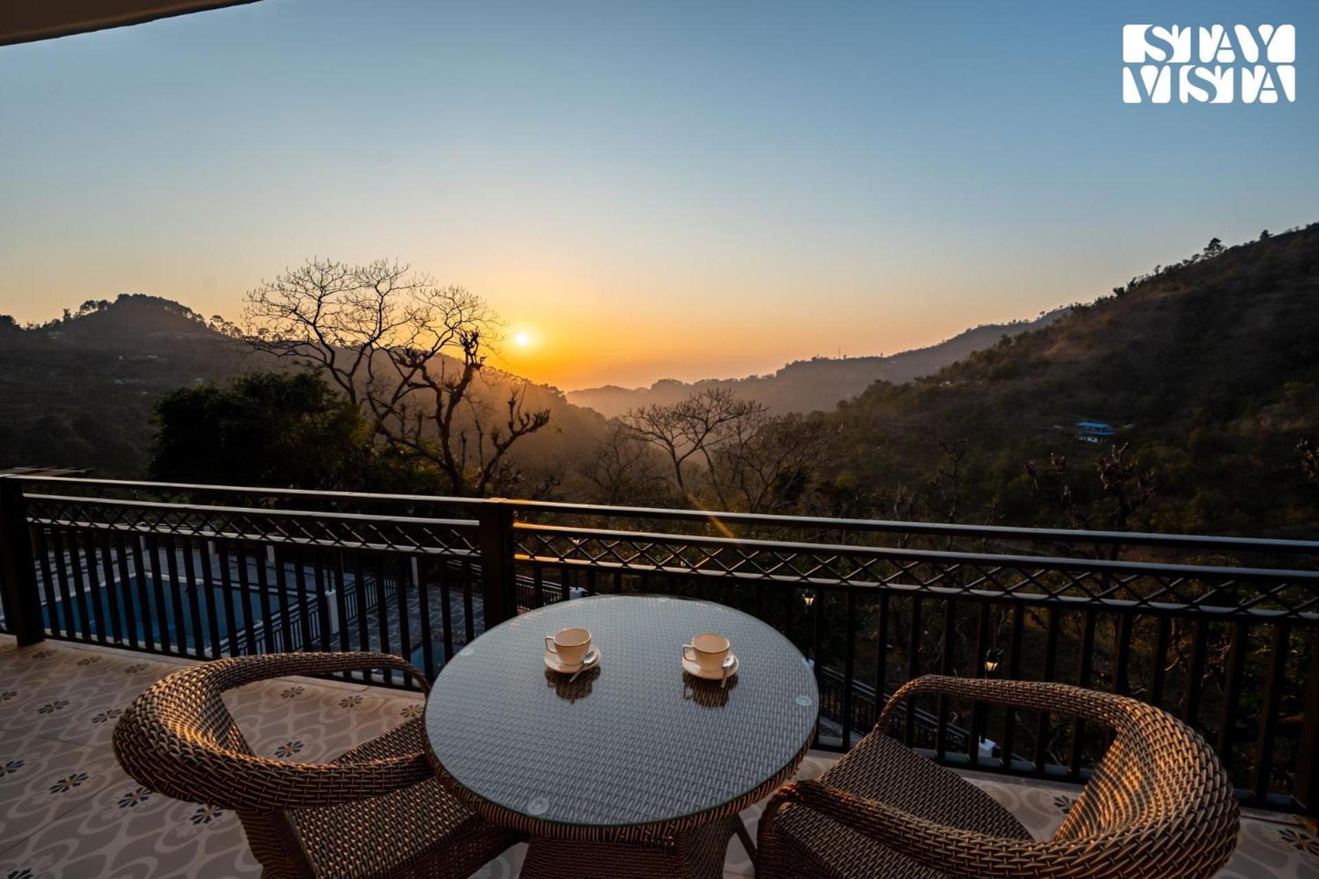 Stayvista At Sunset Springs With Pool & Views Nainital Exterior foto